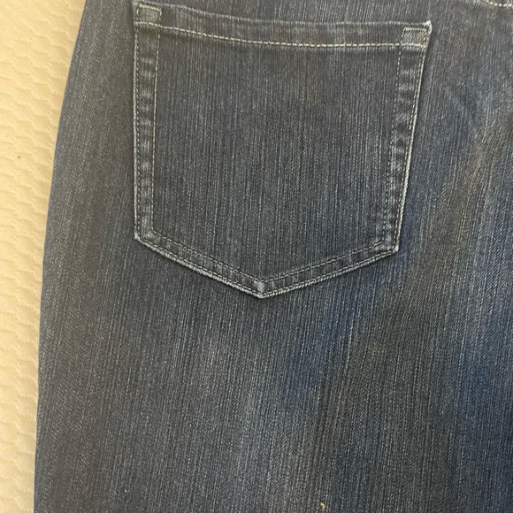 JONES New York Jeans - Picture 10 of 11